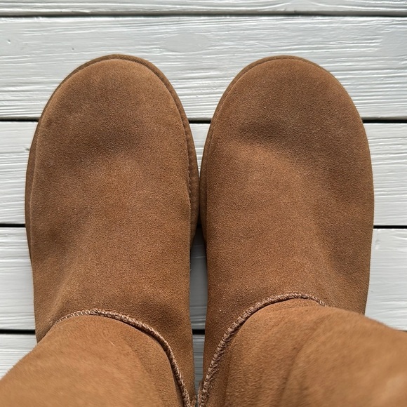 NWOB UGG Classic Short Zip size 10 - Picture 5 of 7